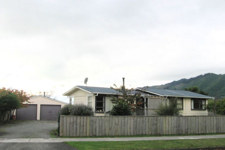 Photo of property in 36 Andrew Street, Waikanae, 5036