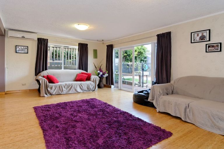 Photo of property in 56 Cyclarama Crescent, Massey, Auckland, 0614