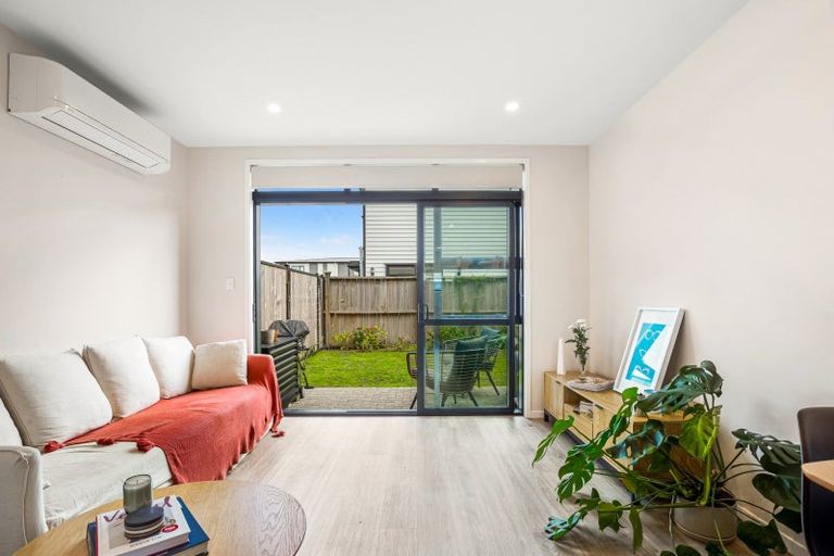 Photo of property in 35 Treloar Crescent, Hobsonville, Auckland, 0616
