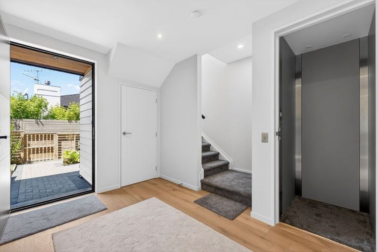 Photo of property in 3/27 Hastings Road, Mairangi Bay, Auckland, 0630