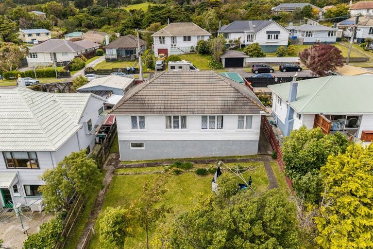 Photo of property in 12 Taylor Terrace, Tawa, Wellington, 5028