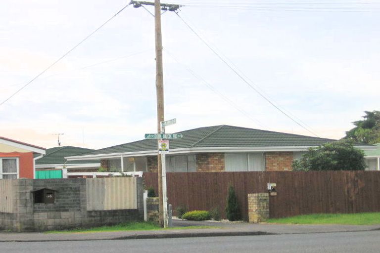Photo of property in 1/193 Don Buck Road, Massey, Auckland, 0614