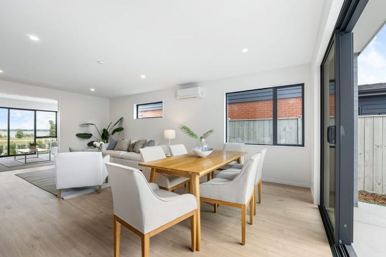 Photo of property in 121 Waituarua Drive, Takanini, Auckland, 2112