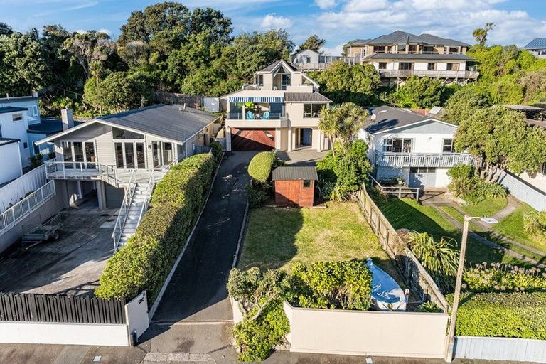 Photo of property in 24 Sunset Parade, Plimmerton, Porirua, 5026