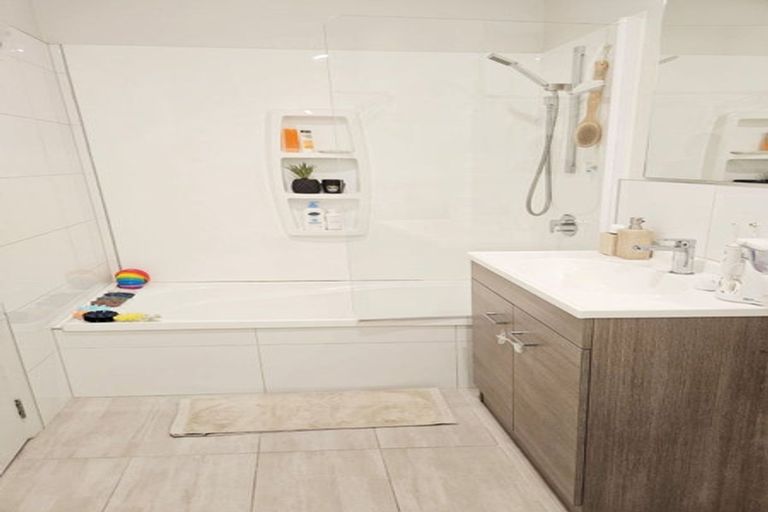 Photo of property in 4 Ceramic Lane, New Lynn, Auckland, 0600