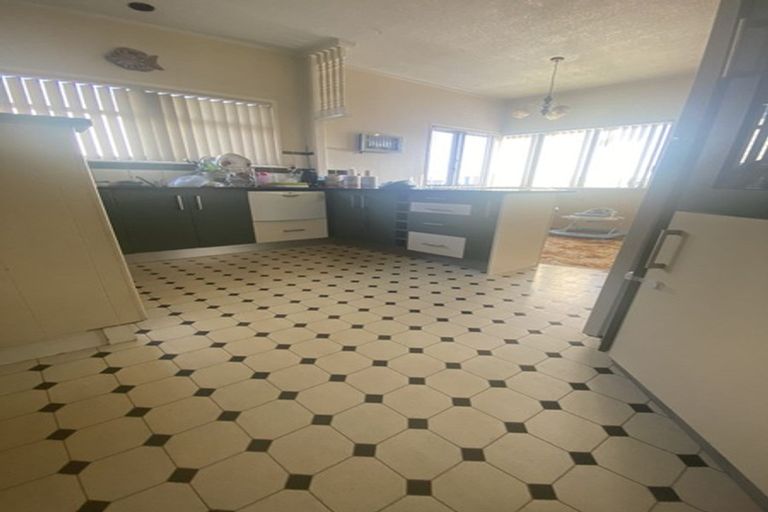 Photo of property in 104 Kenderdine Road, Papatoetoe, Auckland, 2025