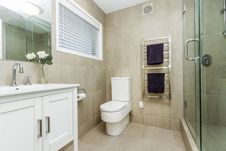 Photo of property in 1/2 Ocean View Road, Milford, Auckland, 0620