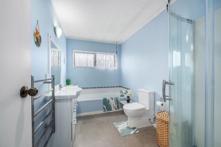 Photo of property in 2/51 Deep Creek Road, Waiake, Auckland, 0630