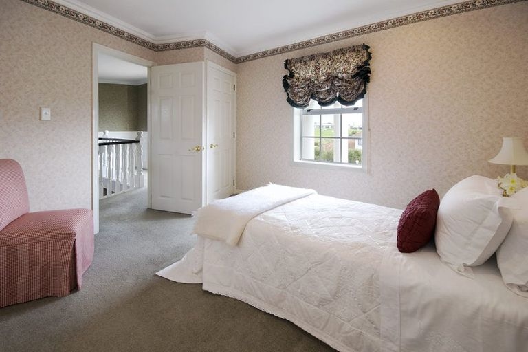 Photo of property in 20 Manor Park, Sunnyhills, Auckland, 2010