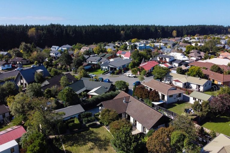 Photo of property in 10 Ludlow Place, Parklands, Christchurch, 8083