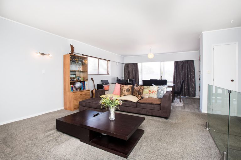 Photo of property in 1/15a Oates Road, Glen Eden, Auckland, 0602