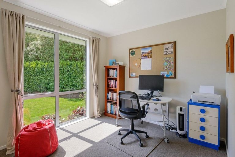 Photo of property in 15 Armour Place, Halswell, Christchurch, 8025
