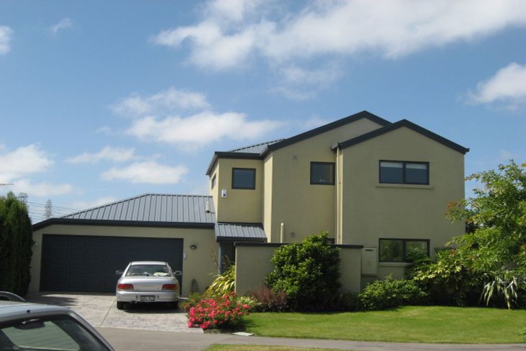 Photo of property in 8 Chesterfield Mews, Russley, Christchurch, 8042