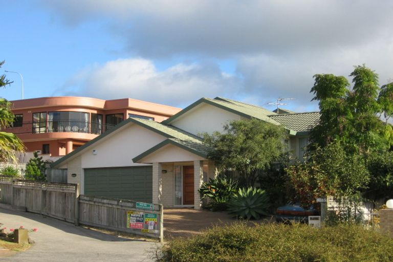 Photo of property in 25 Tumbridge Place, Somerville, Auckland, 2014