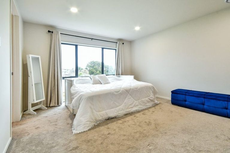 Photo of property in 7 Palmetto Place, Goodwood Heights, Auckland, 2105