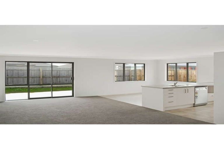 Photo of property in 14 Gibraltar Way, Fitzherbert, Palmerston North, 4410