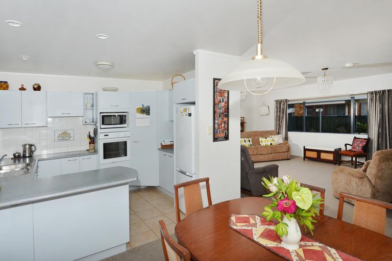 Photo of property in 16 Simons Street, Kensington, Whangarei, 0112