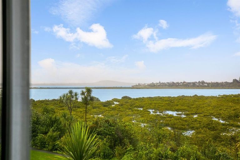 Photo of property in 9s Clearwater Cove, West Harbour, Auckland, 0618