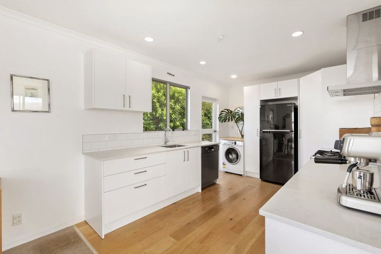 Photo of property in 25a Houghton Bay Road, Houghton Bay, Wellington, 6023