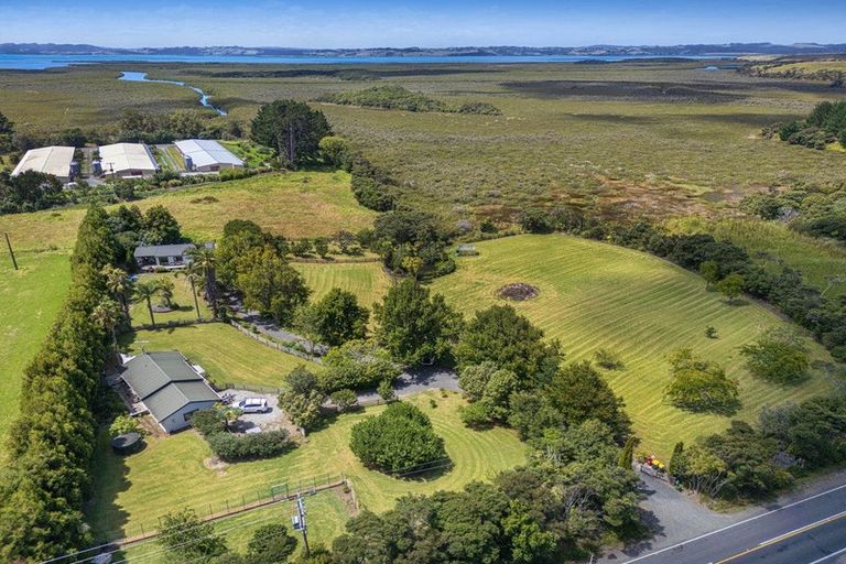 Photo of property in 786 South Head Road, South Head, Helensville, 0874
