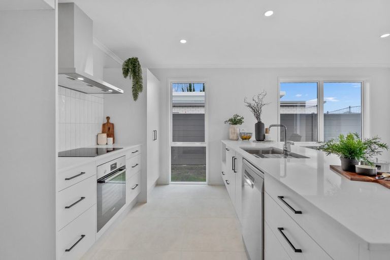 Photo of property in 32 Glenbervie Drive, Glenbervie, 0173