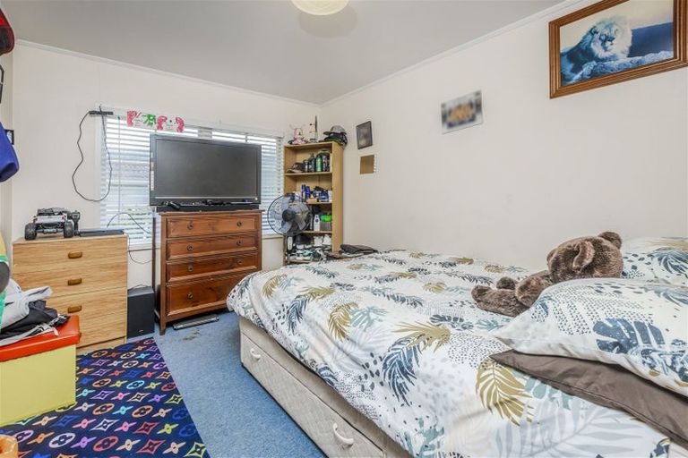 Photo of property in 10 Helms Place, Manurewa, Auckland, 2102