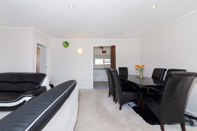 Photo of property in 1/9a Tawa Road, Te Atatu Peninsula, Auckland, 0610