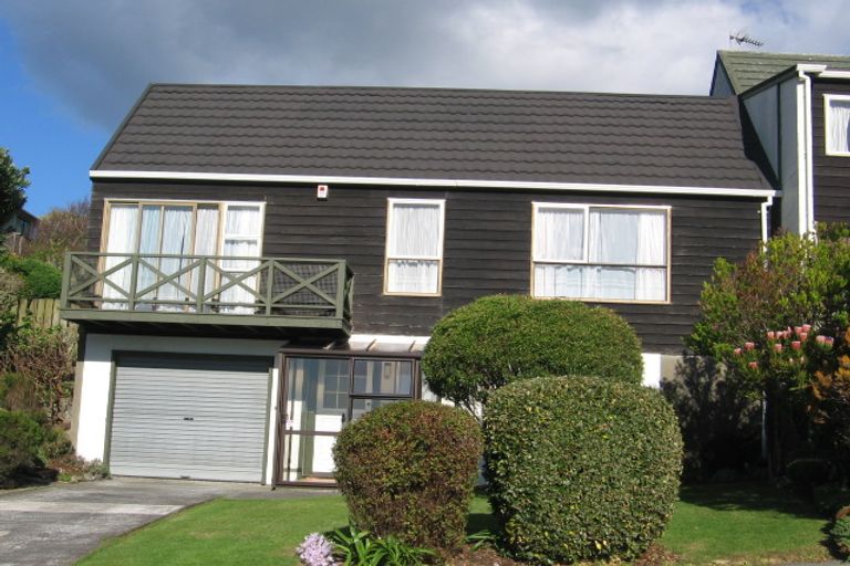 Photo of property in 6a Makatote Grove, Churton Park, Wellington, 6037