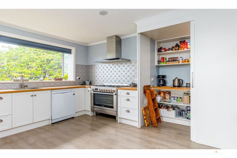 Photo of property in 76 Rhodes Street, Waimate, 7924