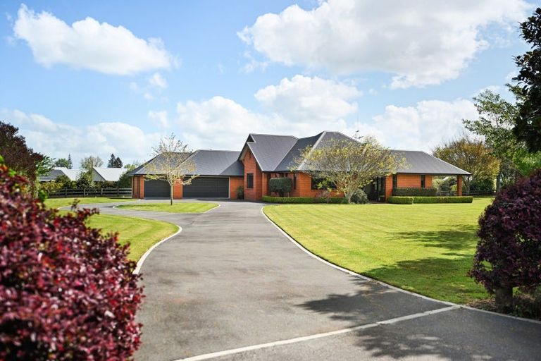 Photo of property in 10 East Ridge Grove, Newstead, Hamilton, 3286