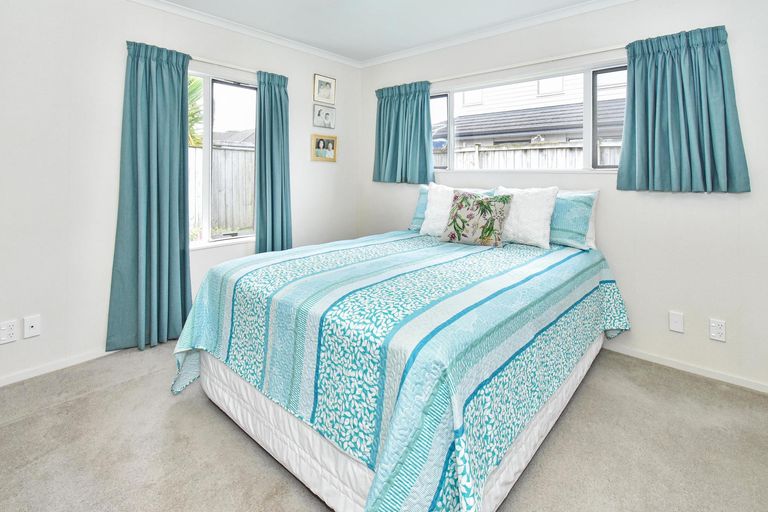 Photo of property in 21 Stranraer Crescent, Wattle Downs, Auckland, 2103