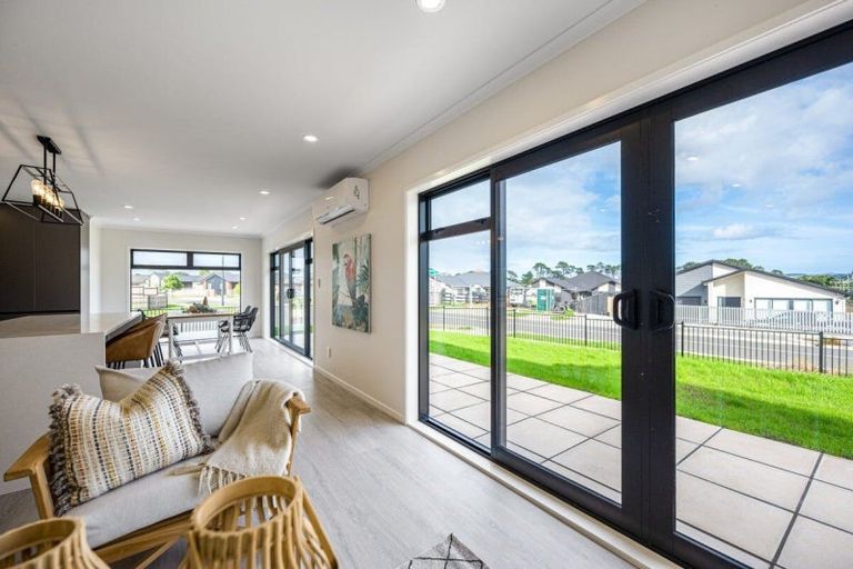 Photo of property in 18 Okohaka Avenue, Glenbrook, 2681