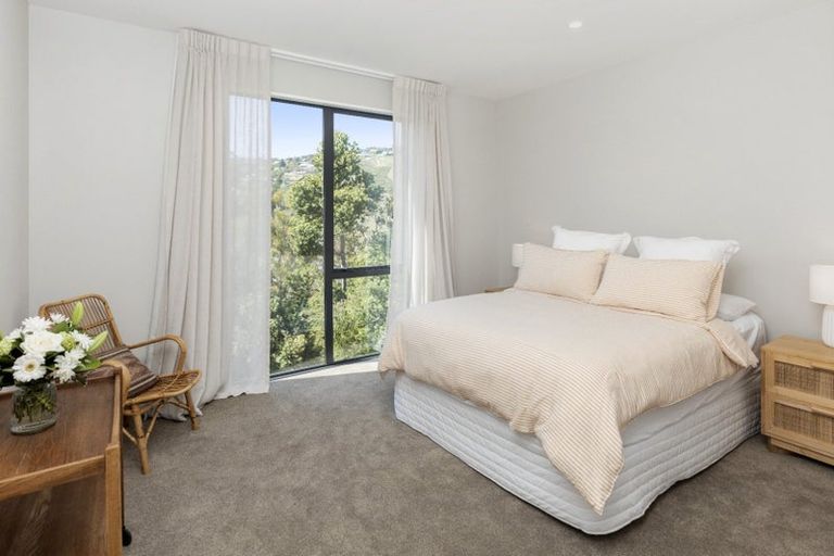 Photo of property in 63 Moncks Spur Road, Redcliffs, Christchurch, 8081