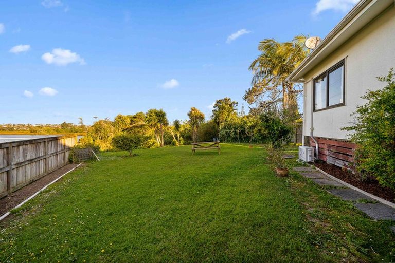 Photo of property in 1/29 Beaubank Road, Kelston, Auckland, 0602