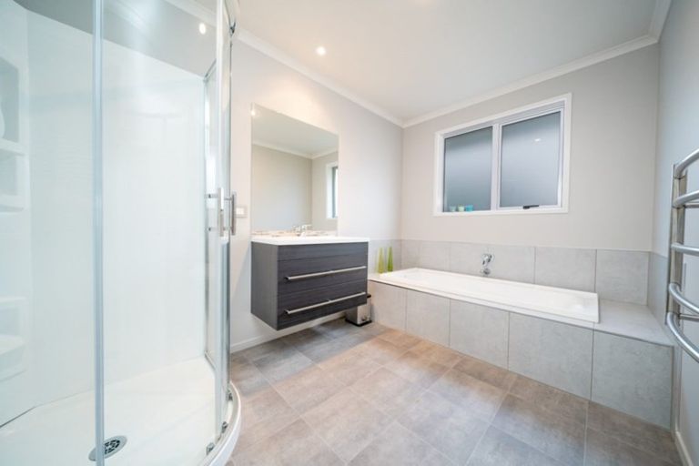 Photo of property in 64 Darlington Street, Ngatea, 3503