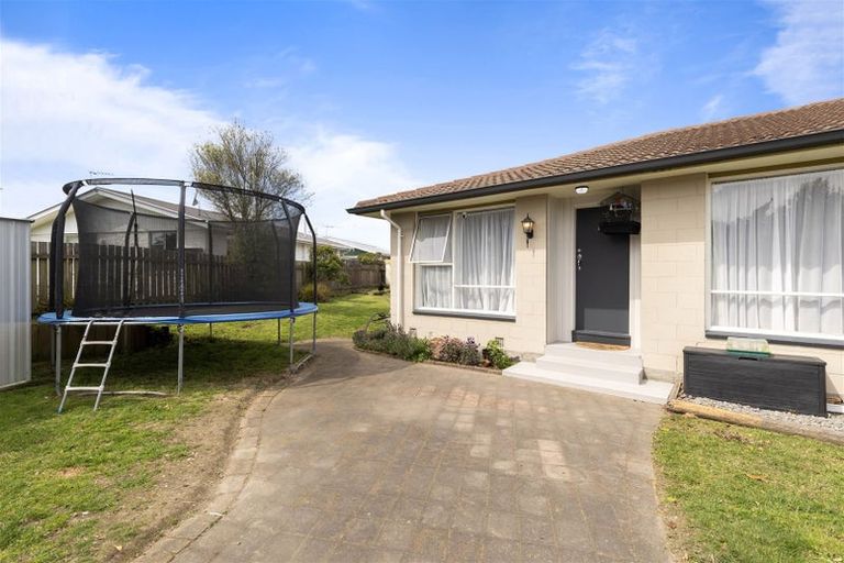 Photo of property in 2/23 Branksome Place, Parklands, Christchurch, 8083