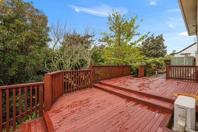 Photo of property in 13 Winstone Place, Highlands Park, New Plymouth, 4312