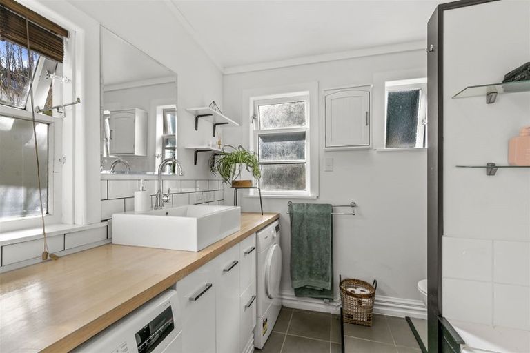 Photo of property in 11 Royal Street, Berhampore, Wellington, 6023