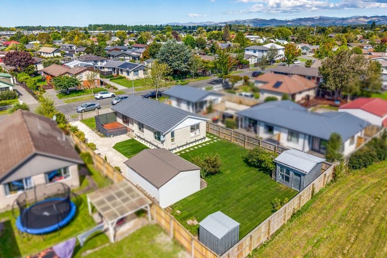 Photo of property in 31 Denniston Crescent, Redwood, Christchurch, 8051