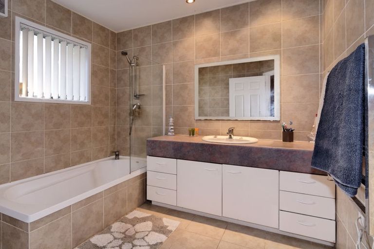 Photo of property in 56 Cyclarama Crescent, Massey, Auckland, 0614