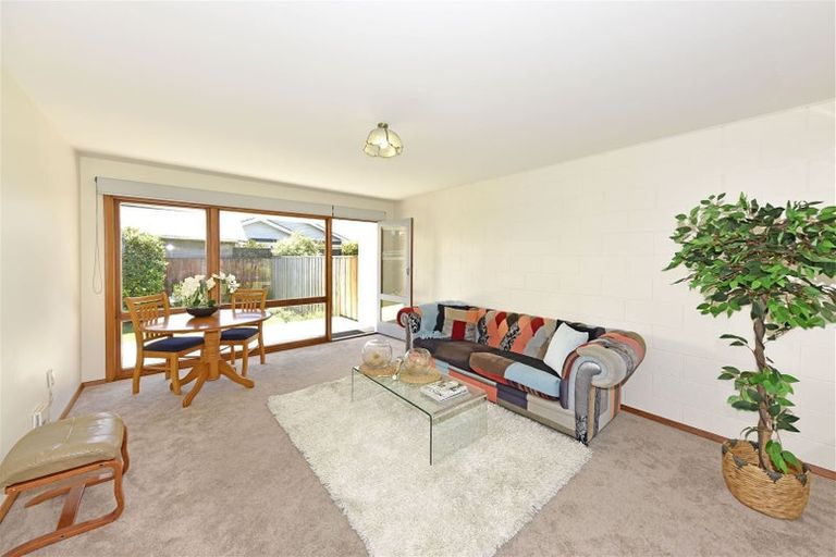 Photo of property in 2/11 Mcfaddens Road, St Albans, Christchurch, 8052