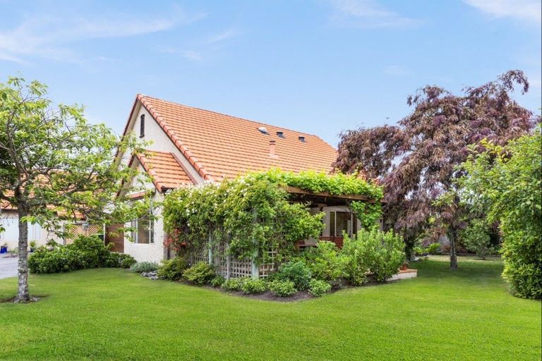 Photo of property in 1/225 Te Mata Road, Havelock North, 4130