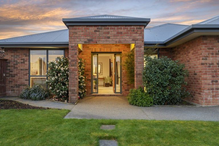 Photo of property in 2 Te Pihopa Way, Aidanfield, Christchurch, 8025