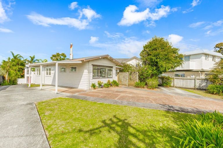 Photo of property in 30 County Road, Torbay, Auckland, 0630