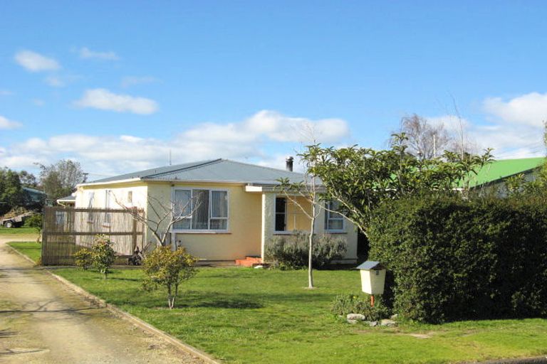 Photo of property in 2 Charles Street, Takapau, 4203