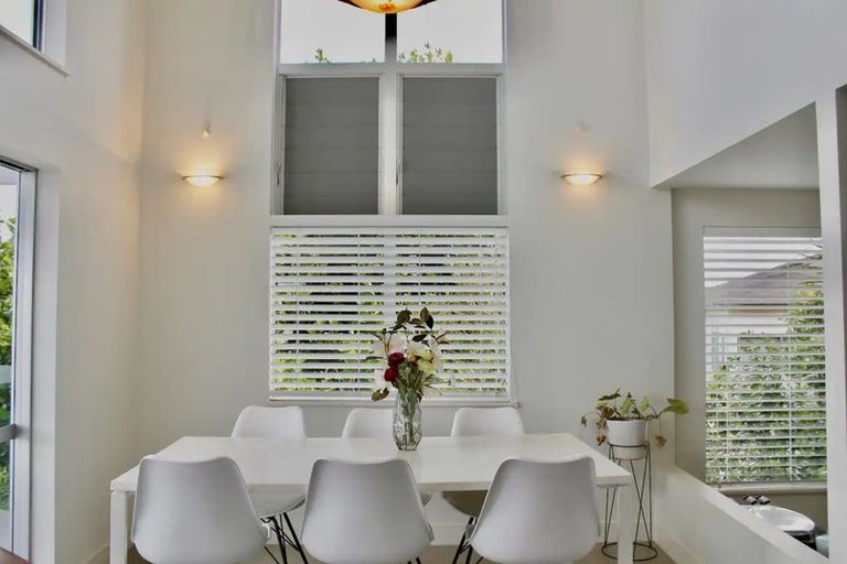 Photo of property in 15 Courtneys, West Harbour, Auckland, 0618