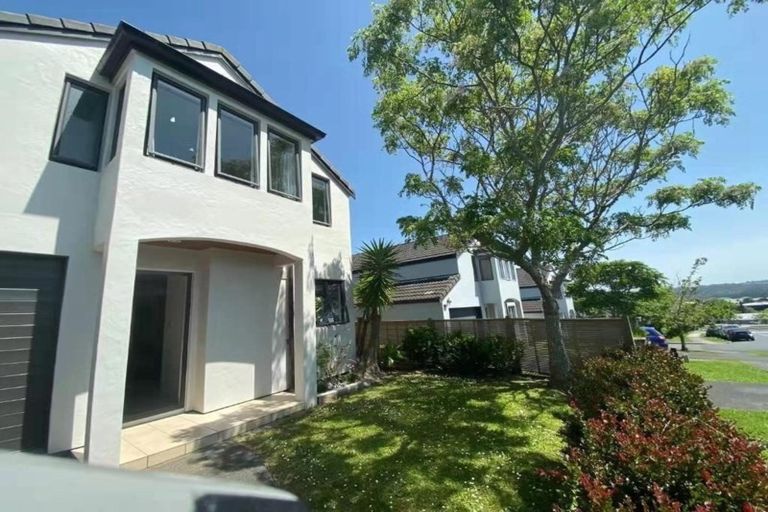 Photo of property in 2/48 Schnapper Rock Road, Schnapper Rock, Auckland, 0632