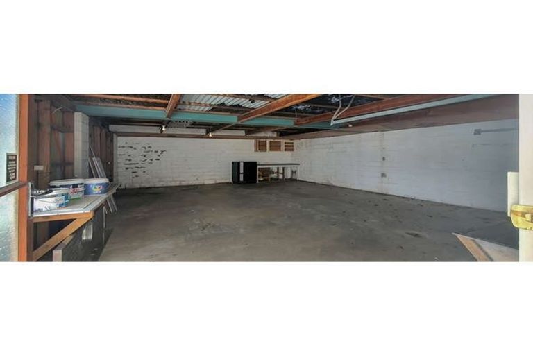 Photo of property in 24 Stokes Avenue, Te Atatu Peninsula, Auckland, 0610