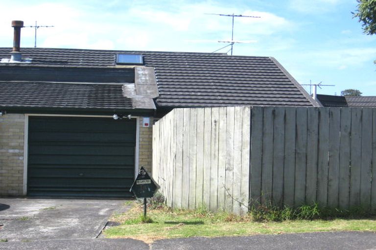 Photo of property in 2/1 Titiwai Place, Birkenhead, Auckland, 0626