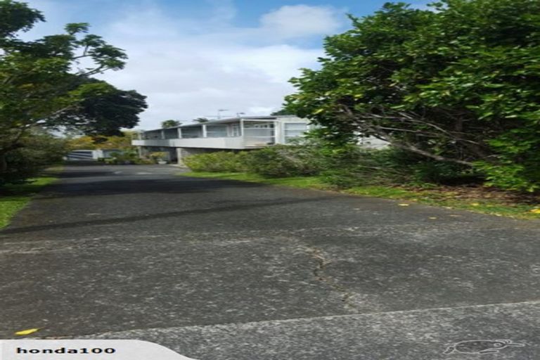 Photo of property in 2/77 Old Lake Road, Narrow Neck, Auckland, 0624